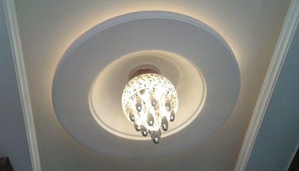 POP Circular-Shaped False Ceiling over Rectangle-Shaped Ceiling Ornamented with Cornice Border with the Highlighter Chandelier & Cove lights